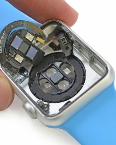 Apple-Watch-heart-rate-sensor-iFixit-001-768x576