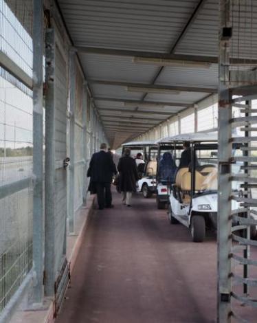 عبور المسافرين على معبر بيت حانون (أرشيف)