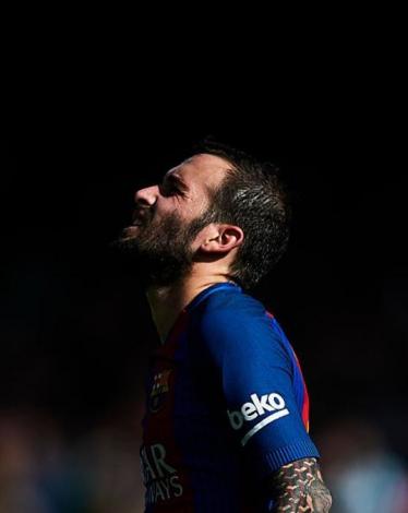 إصابة أليكس فيدال