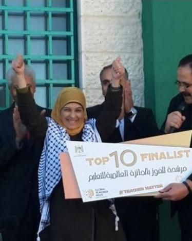 المعلمة الحروب تشارك في إطلاق جائزة أفضل معلم بإيطاليا