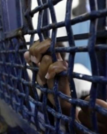 4 أسرى يدخلون أعوامًا جديدة بسجون الاحتلال