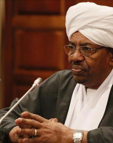الأحمد يسلم رسالة خطية من عباس للرئيس السوداني