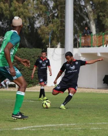 دخل خدمات رفح، حامل اللقب، سباق المنافسة، على لقب الدوري الفلسطيني في قطاع غزة، بعد الفوز الثمين، الذي حققه، اليوم السبت، على مضيفه غزة الرياضي (2-1)، ضمن لقاءات الجولة الـ18.  ورفع خدمات رفح، رصيده لـ27 نقطة، بالمركز الرابع، بينما توقف رصيد الرياضي عند 1