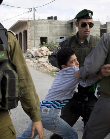 الاحتلال يمدّد اعتقال أربعة أطفال من القدس