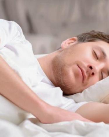93-084531-8-unhelpful-sleep-myths_700x400