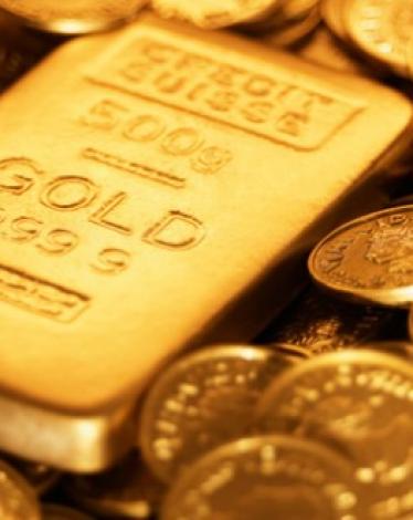 الذهب يتراجع وتوقعات برفع نسبة الفائدة في الأموال الاتحادية