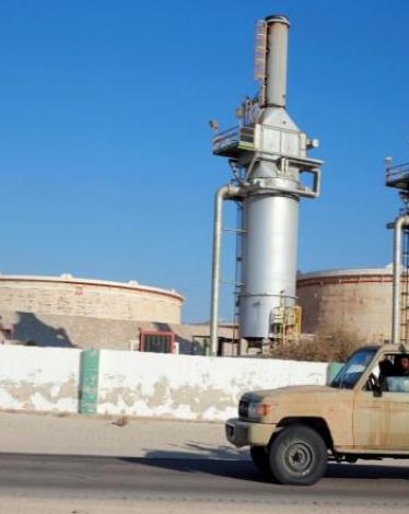 دعوات غربية لوقف القتال بالهلال النفطي