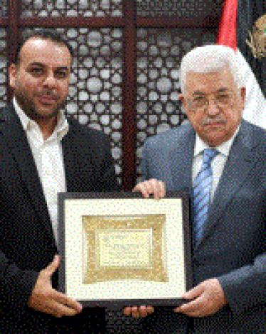 عباس يستقبل الأمين العام للاتحاد العام للكتاب والأدباء الفلسطينيين