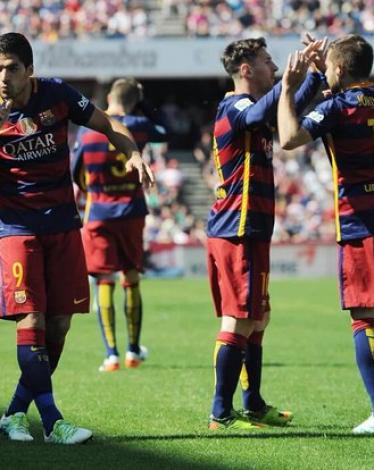 سواريز يسجل في غرناطة ليحقق اللقب لبرشلونة