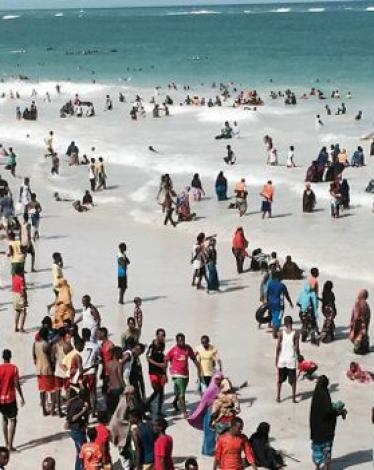 160121174951_somalia_mogadishu_lido_beach_640x360_bbc_nocredit