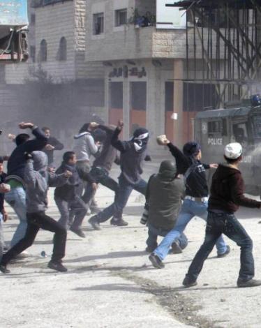 إصابة خطيرة بمواجهات في مخيم العروب