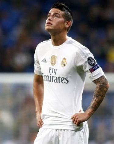 رودريجيز يُشعل معركة رباعية في إنجلترا