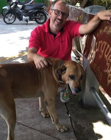 كلب يصبح أفضل موظف في محطة وقود برازيلية