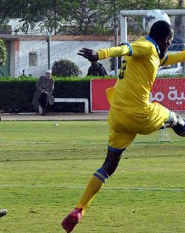 التفاح يسقط البحرية والقادسية ينفرد بالصدارة