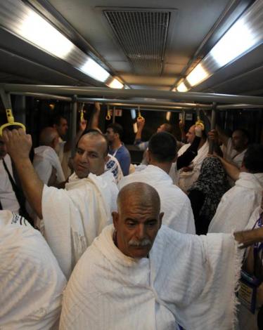 وصول فوج حجاج ذوي الشهداء إلى غزة عبر معبر رفح فجرا