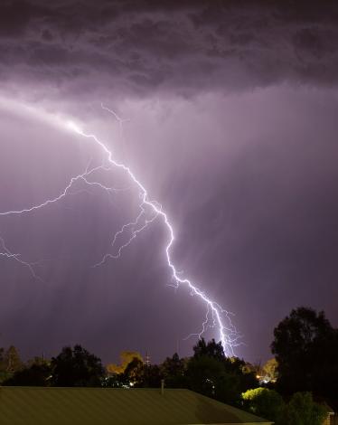 أكثر من 90 قتيلا بصواعق البرق في الهند