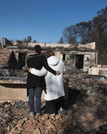 يعقد وزير المالية، موشيه كحلون صباح اليوم الثلاثاء، جلسة خاصة مع طاقم سلطة الضرائب، ووزارة الأمن الداخلي، ومكتب رئيس الحكومة، ووزارة الأمن، بهدف تقييم الأوضاع حيال الحرائق التي اشتعلت في البلاد بالأيام الأخيرة.  وسيتم خلال الاجتماع الخوض في قضية دفع التعو