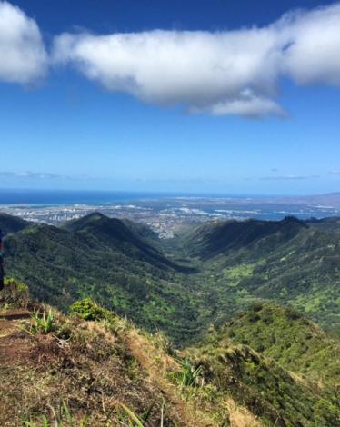 سيدة تترك عمل الشركات وتجعل السفر هو عملها