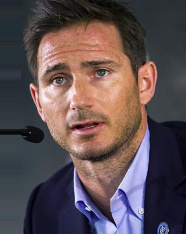 لامبارد يكشف موقفه من العمل بتشيلسي