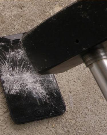 تحطيم آيفون