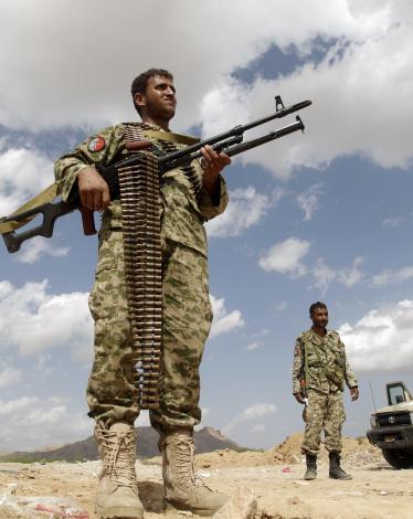 مقتل 11 جنديا يمنيا جراء هجوم انتحاري في عدن