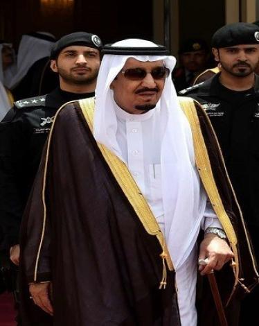 حارس الملك سلمان.. إياك أن تقترب!
