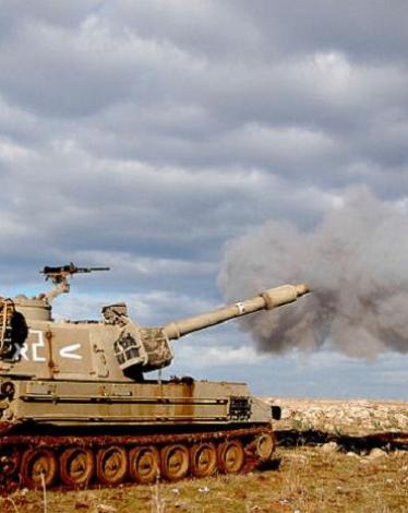 640px-Cannon_fire_-_M109_self-propelled_howitzer