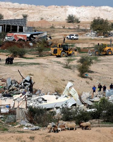 هدم سلطات الاحتلال قرية أم الحيران