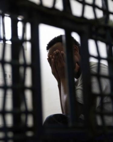 الأسرى المضربين في سجون الاحتلال
