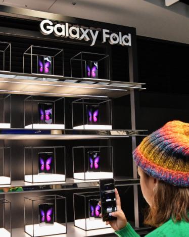 2019-10-25t105441z_1987889558_mt1afl115128036_rtrmadp_3_samsung-galaxy-fold-launch-day-in-tokyo-840x540