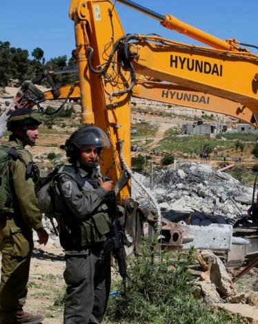 جرافات الاحتلال تهدم منزلين في سلوان