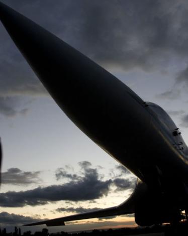 قاذفة قنابل