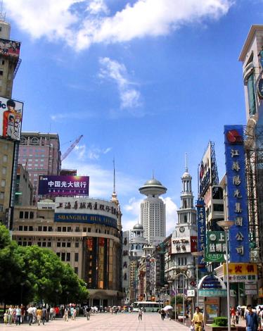 النشاط التجاري للصين يفوق التوقعات