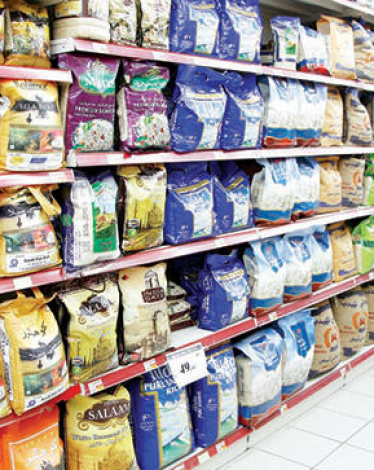 عروض تخفيضات الأسعار.. خطر كامن يستهوي جيوب البسطاء في غزة