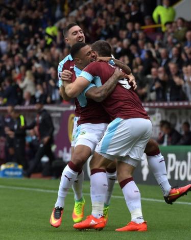 بيرنلي يهزم ليفربول