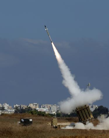 منذ انتهاء الحرب الإسرائيلية على قطاع غزة، في صيف 2014، انطلقت ما بين فترة زمنيّة وأخرى، صواريخ متفرقّة، لم تعلن جهة رسميّة تبنّيها، أو تبنّتها جهات غير رسميّة، وغير واضحة للشعب الفلسطيني.  وعقب كل صاروخ انطلق من قطاع غزة، كانت الطائرات الإسرائيلية، والمد