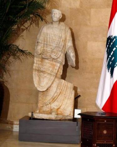 الرئيس اللبناني يستقبل وزير الخارجية الإيراني1