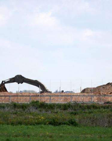 حفارات الاحتلال على حدود غزة