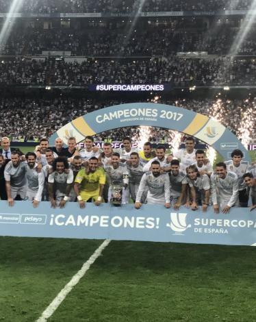 بالصور: ريال مدريد يكرر الفوز على برشلونة ويتوج بالسوبر الإسباني