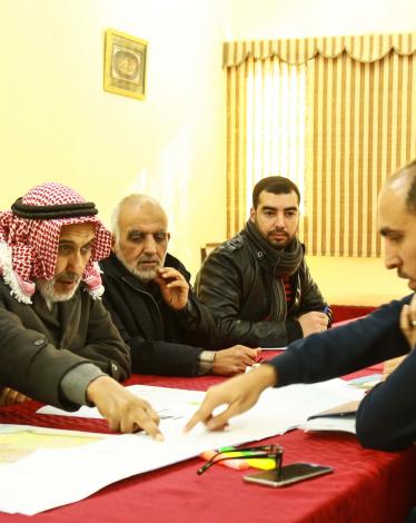 خان يونس: بلديات المحافظة تناقش سبل تنظيم اللوحات الإعلانية