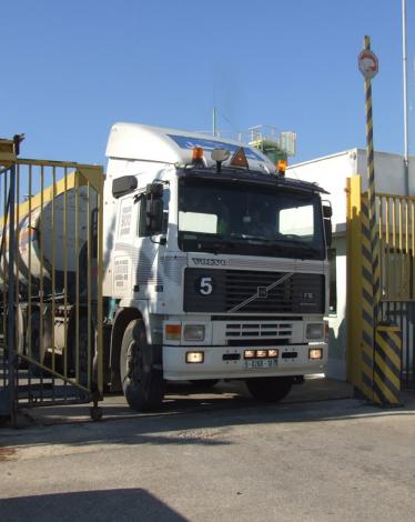 ضخ المحروقات إلى قطاع غزة