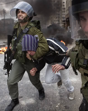 أنين القيد: 100 معتقلا من الضفة والقدس الشهر الماضي