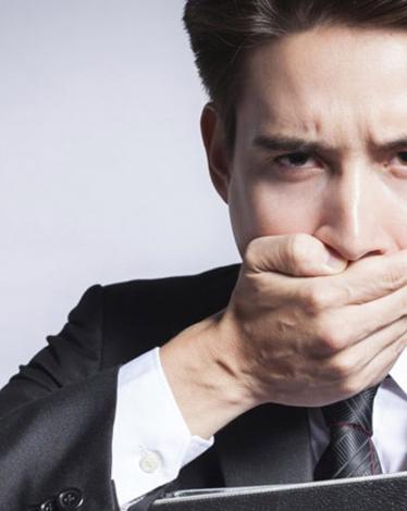 رائحة الفم الكريهة 