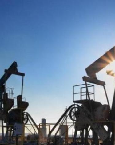 140-080213-oil-drops-amid-fears-global-economic-slowdown_700x400