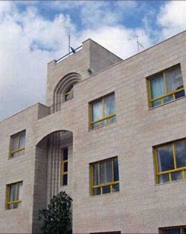 الأونروا تتوقف عن استقبال فئات معينة من المرضى بمستشفى قلقيلية