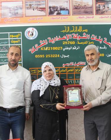  رئيس بلدية رفح صبحي أبو رضوان مديرة مدرسة بنات الشوكة الإعدادية نزهة جربوع