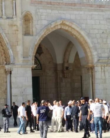 زوار ومستوطنين في باحات الأقصى