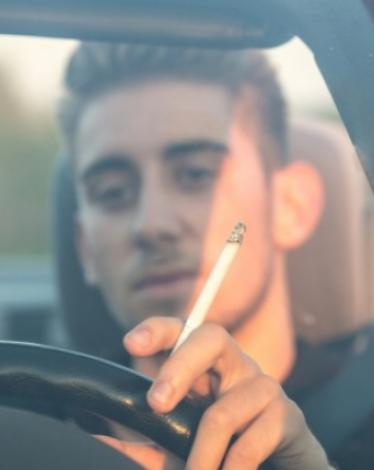 التدخين في السيارات