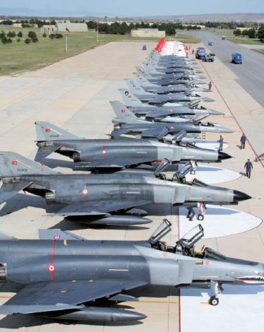 f4_and_f16_by_burakgunes-d57i1cd