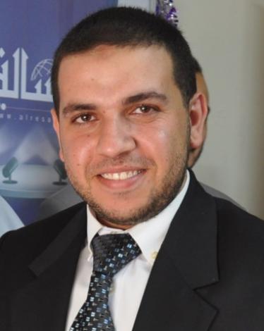 أيمن